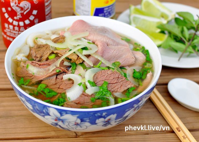 Phở Là Gì? Hướng Dẫn Đơn Giản Về Món Súp Nổi Tiếng Của Việt Na